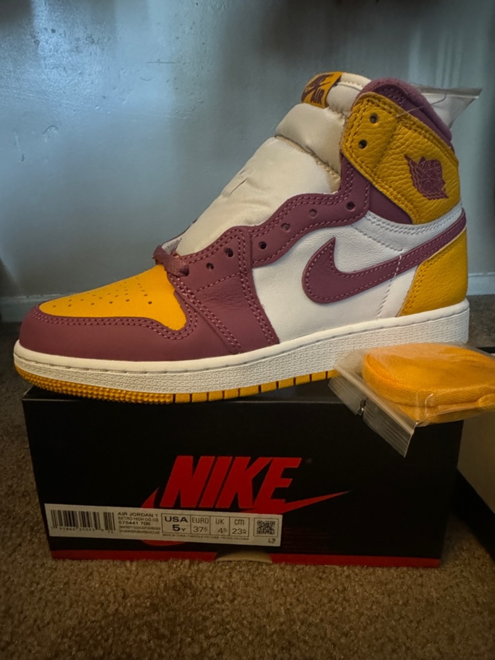 Nike Air Jordan 1 Retro Hi OG - Yellow, Maroon & White